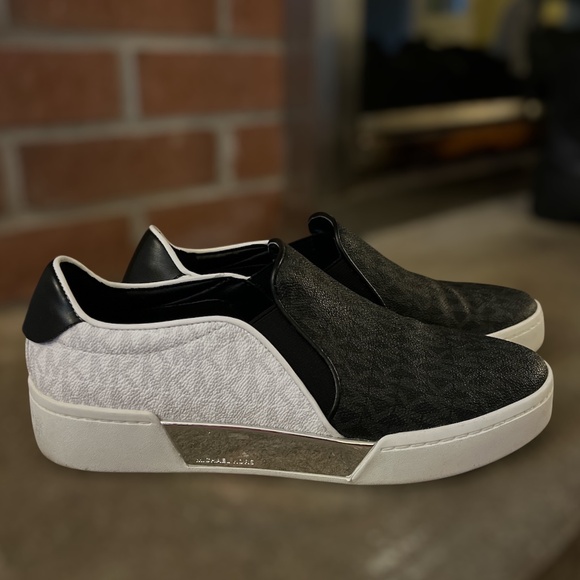 Michael KORS BRENDEN Black/White with SILVER LOGO Plate Slip On Sneakers - Picture 1 of 5